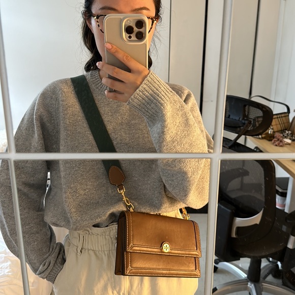 Tory Burch T Monogram MINI Leather Shoulder Bag in Moose - Picture 4 of 16